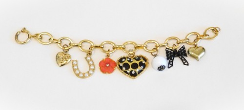 Betsey Johnson Love Luck vorfixiertes Bettelarmband