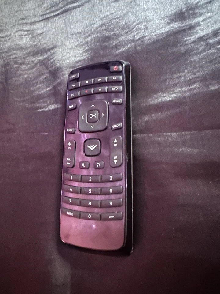 Vizio 22-inch TV Model E221VA Flatscreen 1080p LCD TV With Integrated Speakers - Image 4 of 4