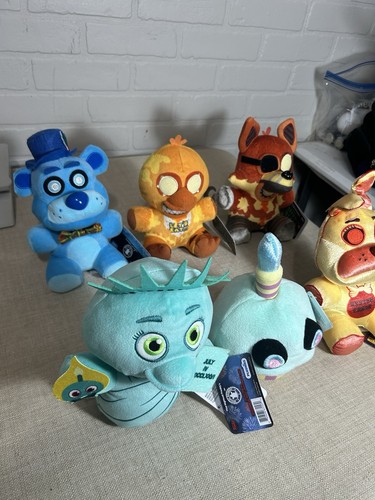 Peluche FNAF lotto di 6 Five Nights At Freddys + FUNKO ufficiale nuovo! - Foto 2 di 17