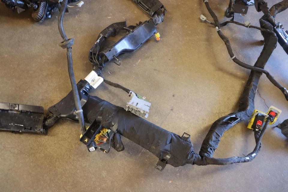 Chevy/GMC SUBURBAN LT 2015 carrocería cableado principal arnés OEM Foto 3 de 4