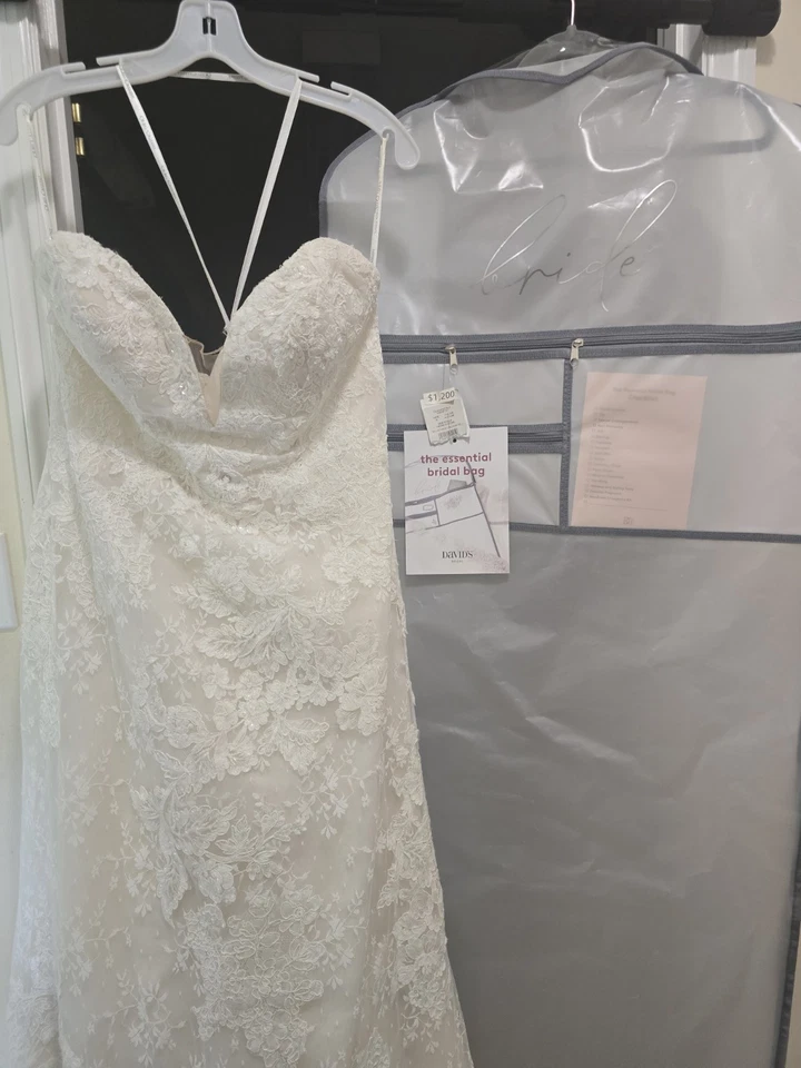 Precioso vestido de novia de Oleg Cassini, nuevo con etiquetas Foto 4 de 4