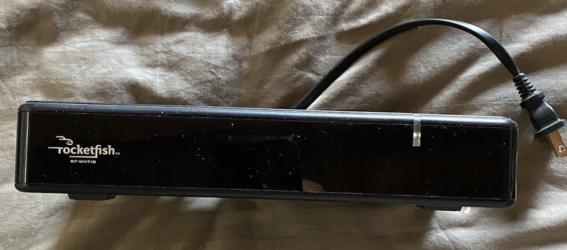 RocketFish RF-WHTIB RECEIVER ONLY for Wireless Rear Speaker Kit Powers On
