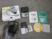 Nikon Coolpix 5200 Digital Camera With Charger For spares or repair
