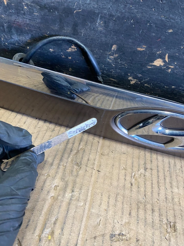 Hyundai Veracruz 2007 a 2012 puerta trasera puerta levadiza manija moldura inferior R7101 DG Foto 4 de 4