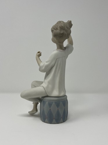Vintage Lladro Girl w/ Brush Mirror Broken #1081 Figurine Matte Bisque Porcelain - Picture 4 of 19
