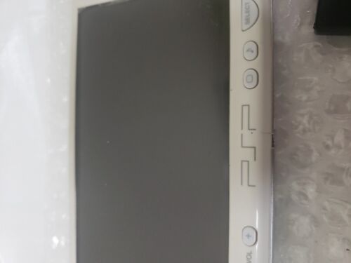 Sony PSP 2000 CONSOLE Ceramic White, ships Quik!, With Adapter + Battery - Picture 3 of 9