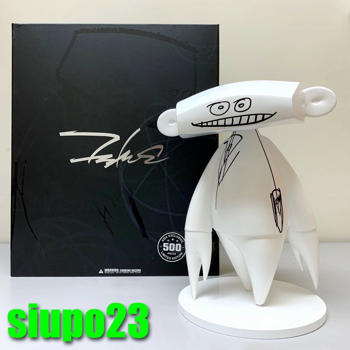 Futura Laboratories x PopLife Johnny Art Vinyl Figure Asia Futura Laboratories x PopLife Johnny Art Vinyl Figure Asia