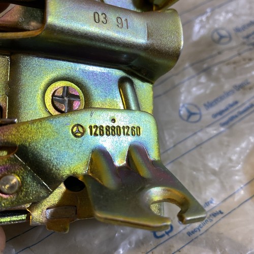 MERCEDES W126 S/SE/SD/SEL RIGHT LOCK BONNET ENGINE OEM A1268801260 - Picture 4 of 18