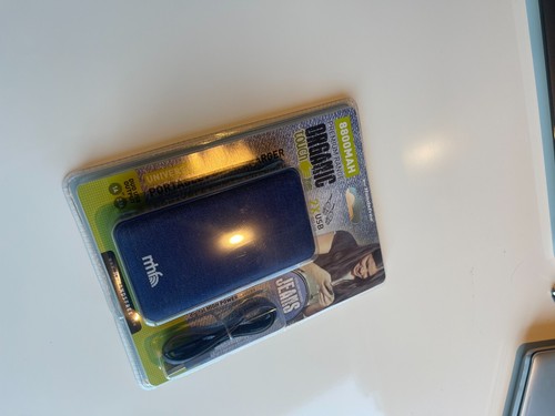 powerbank 8800mAh met ingebouwde LED zaklamp en 2 usb poorten. - Photo 2/4