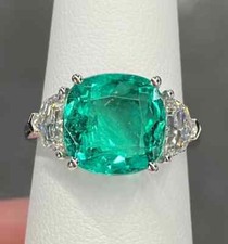 5.00CT Glowing Colombian Emerald  Two White Simulated CZ Three Stone Women Ring