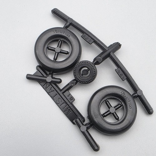 MPC 1/24 P-51D Mustang Parts Firestone Rubber Tires Fahrwerk
