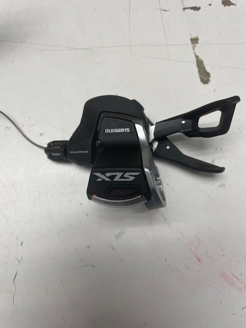 い*け様 SHIMANO SLX BFS右 シマノ 25 SLX BFS XG RIGHT 右ハンドル / ベイトリール 【本店