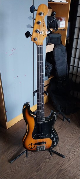 bajo electrico Fender Precision