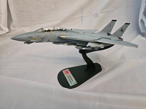 HA5249 Hobby Master F-14D Tomcat 1/72 Model AJ212 USN VF-213 Blacklions