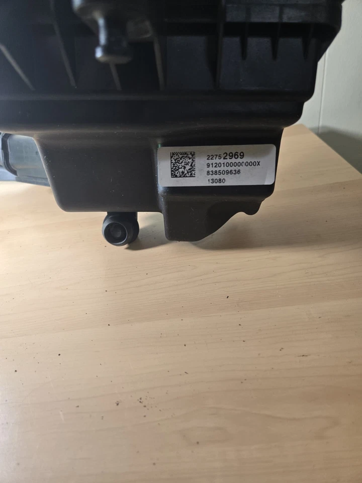 Carcasa de caja de filtro de aire de Chevy Volt 2014 1,4 L 10924981 Foto 3 de 4