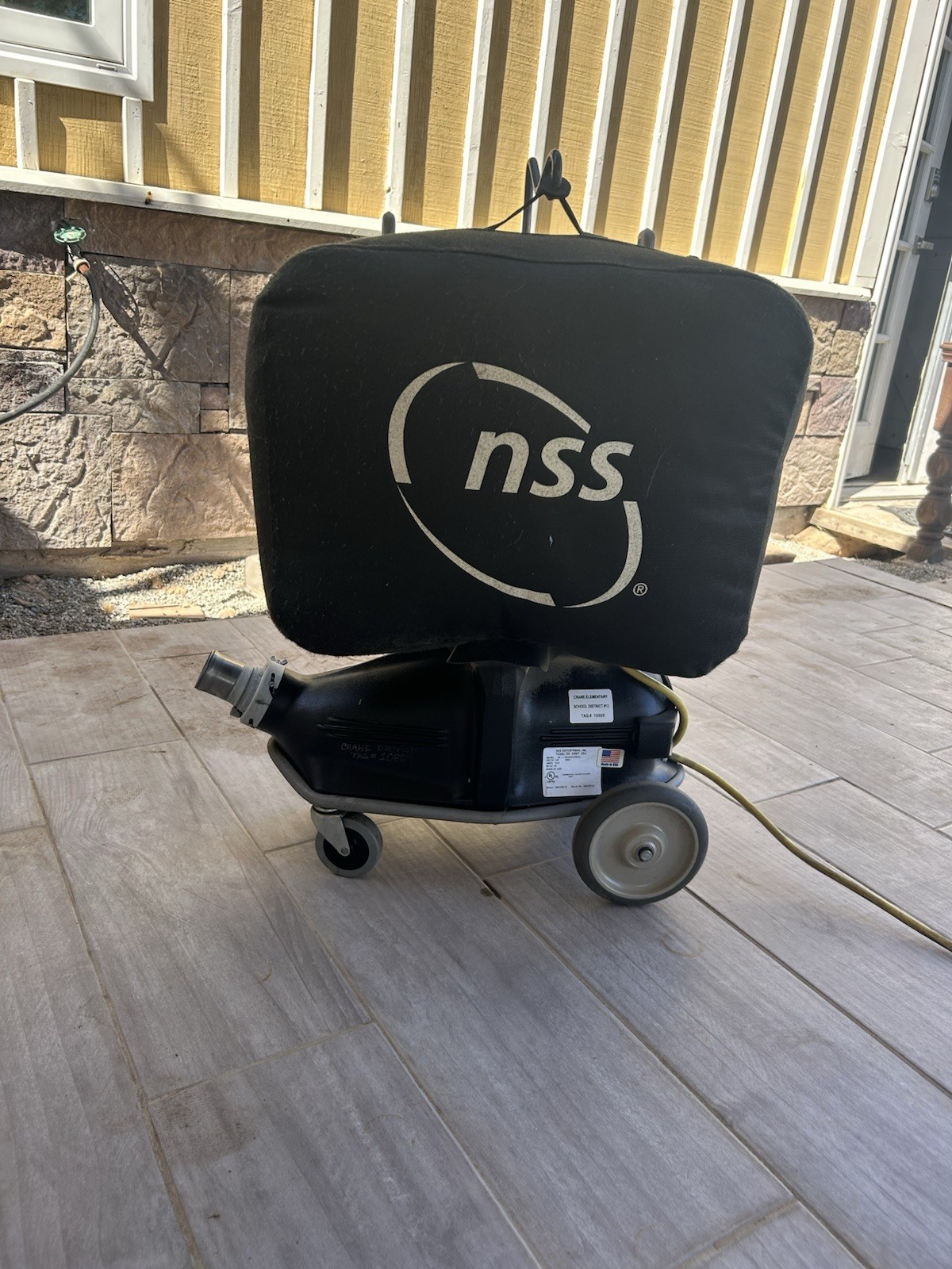 NSS M-1 "PIG" W/ BAG COMMERCIAL VACUUM