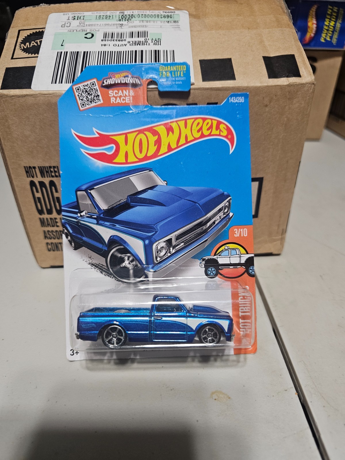 Hot Wheels 2015 HW Hot trucks #3/10 '67 Chevy C10 #143/250 small wrinkle on card