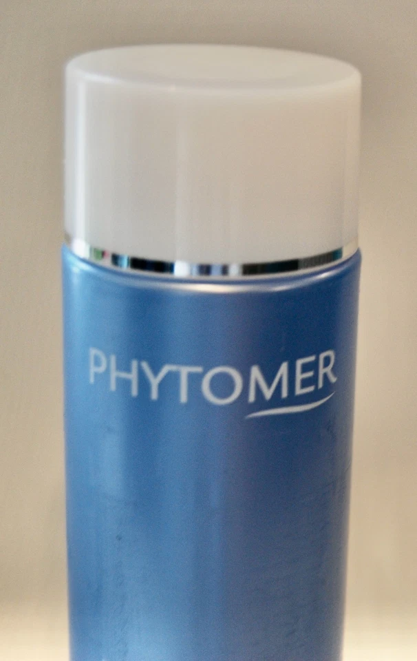 New Phytomer Perfect Visage Gentle Cleansing Milk 250mL 8.4oz - Image 2 of 4