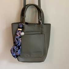 Borsa a tracolla Steve Madden verde oliva, ottime condizioni