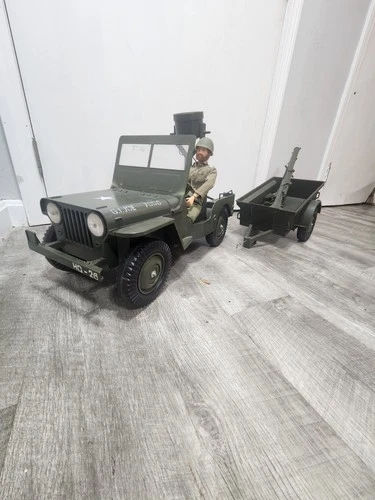 Vintage 1965 GI Joe Hasbro Jeep 7000 Combat Set Trailer Searchlight & Fig
