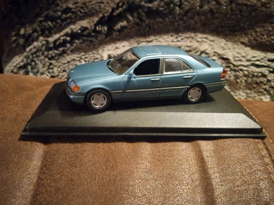 Minichamps modelo diecast escala 1:43 de un Mercedes-Benz C220 (W202) $80/ENVÍO GRATUITO Foto 2 de 4