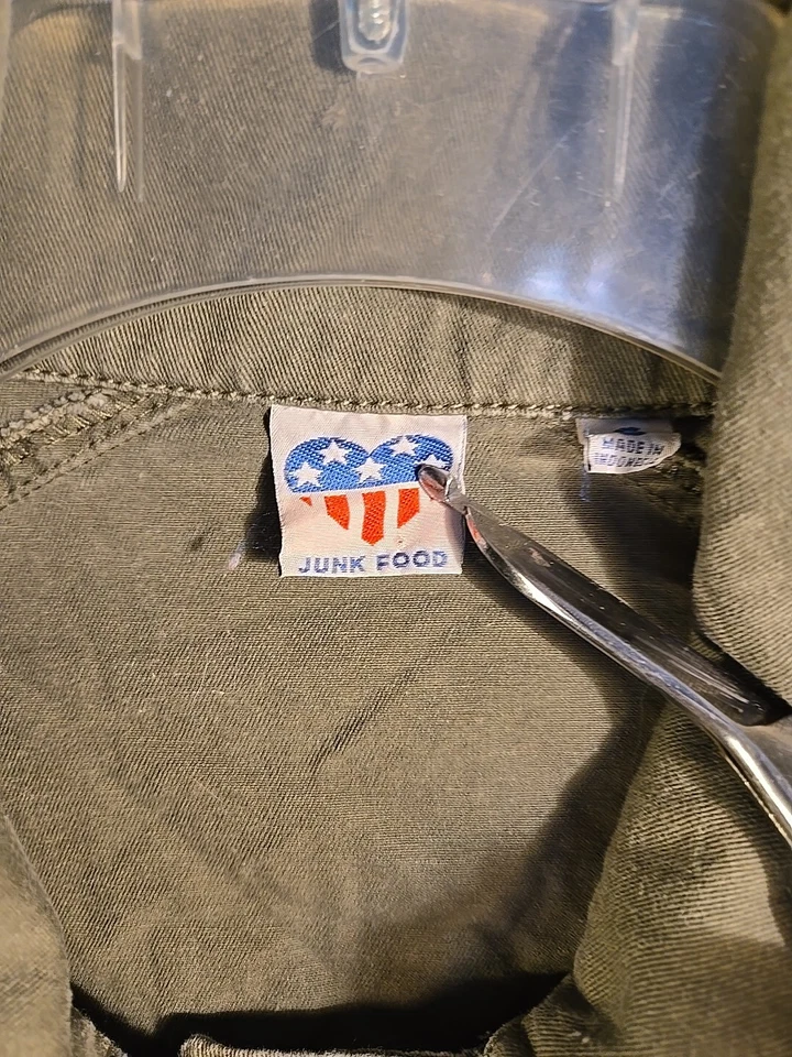 Parches de letrero de paz hippie verde a presión de chamarra de comida chatarra The Beatles talla S Foto 2 de 4