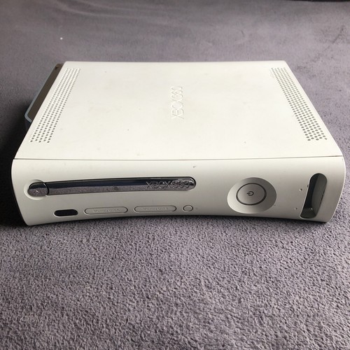 Microsoft Xbox 360 Pro Console w/ Controller & Cables 250GB Hard Drive - WORKS - Picture 4 of 15