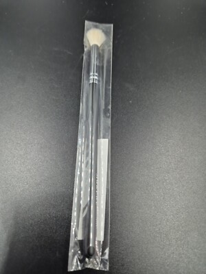 M441 Pro Firm Blending Crease Brush