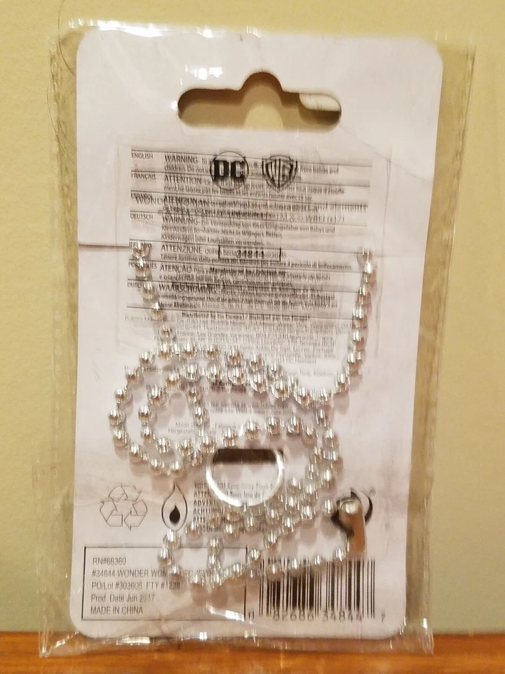 DC Wonder Woman Rubí Disfraz Joyería Valor Collar y Anillo Conjunto - Plata - Nuevo Foto 2 de 2