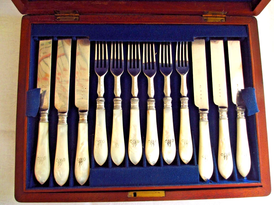 24teiliges Besteck antik England, versilbert /Perlmutter in Holzschatulle WM & S - Bild 3 von 4