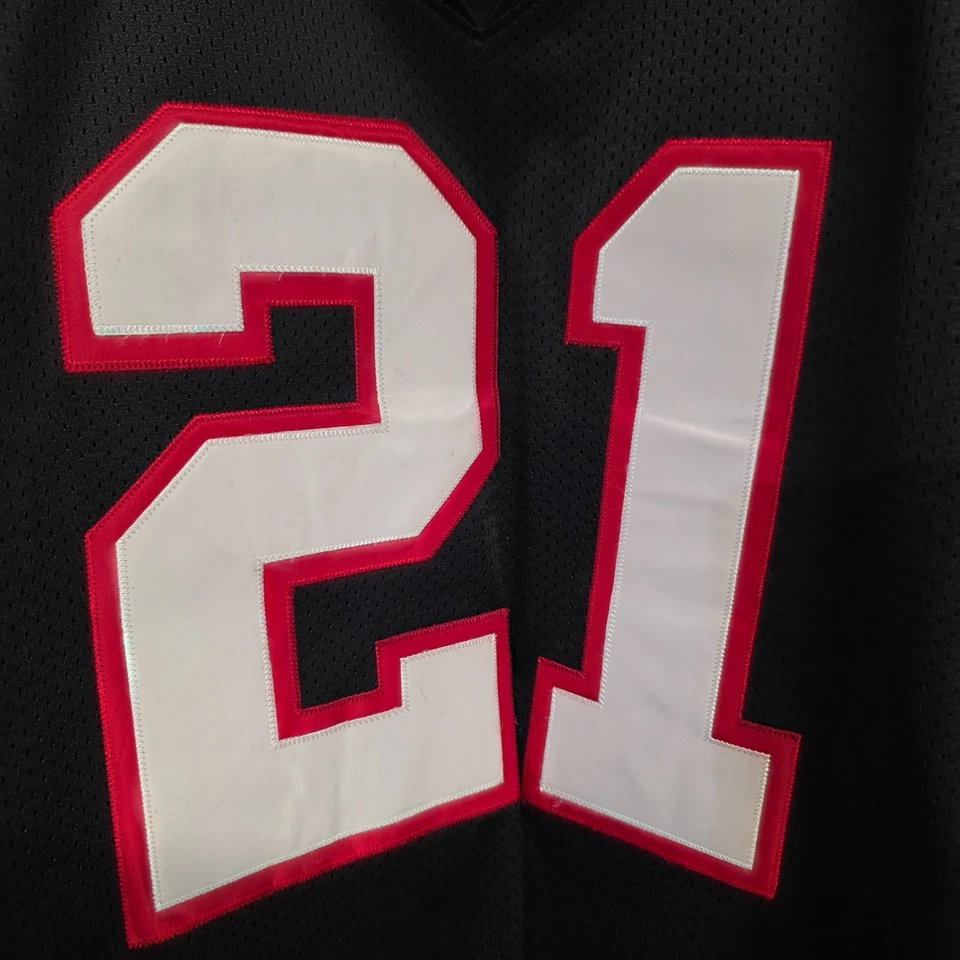 Camiseta vintage Reebok autêntica Atlanta Falcons Deion Sanders 21 46 L etiqueta capacete - Imagem 2 de 4