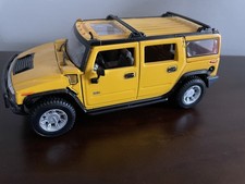 Hummer H2 SUV 2003, Diecast Maisto 1/27 Scale - Yellow Die cast