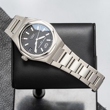 Girard-Perregaux Laureato Men's Black Watch - 81010-11-634-11A 7