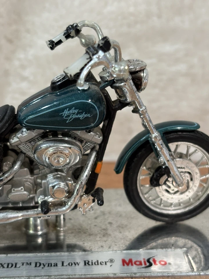 Harley Davidson Dyna Low Rider  1:18 Scale Diecast Motorcycle by Maisto - Green - Image 4 of 4