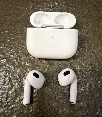 Apple AirPods 3rd Generation White Great Condition Lightning Charger