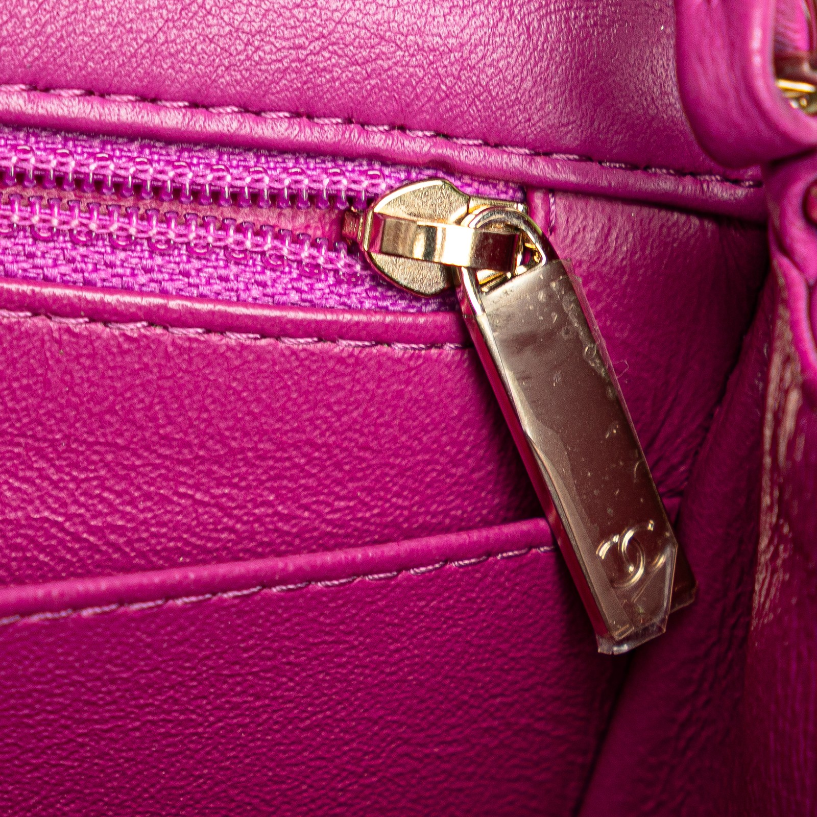 Authenticated Chanel Mini Square Classic Lambskin… - image 7