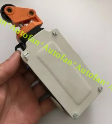 1PCS NEW  travel limit switch 3SE3 303-0E 3SE3303-0E