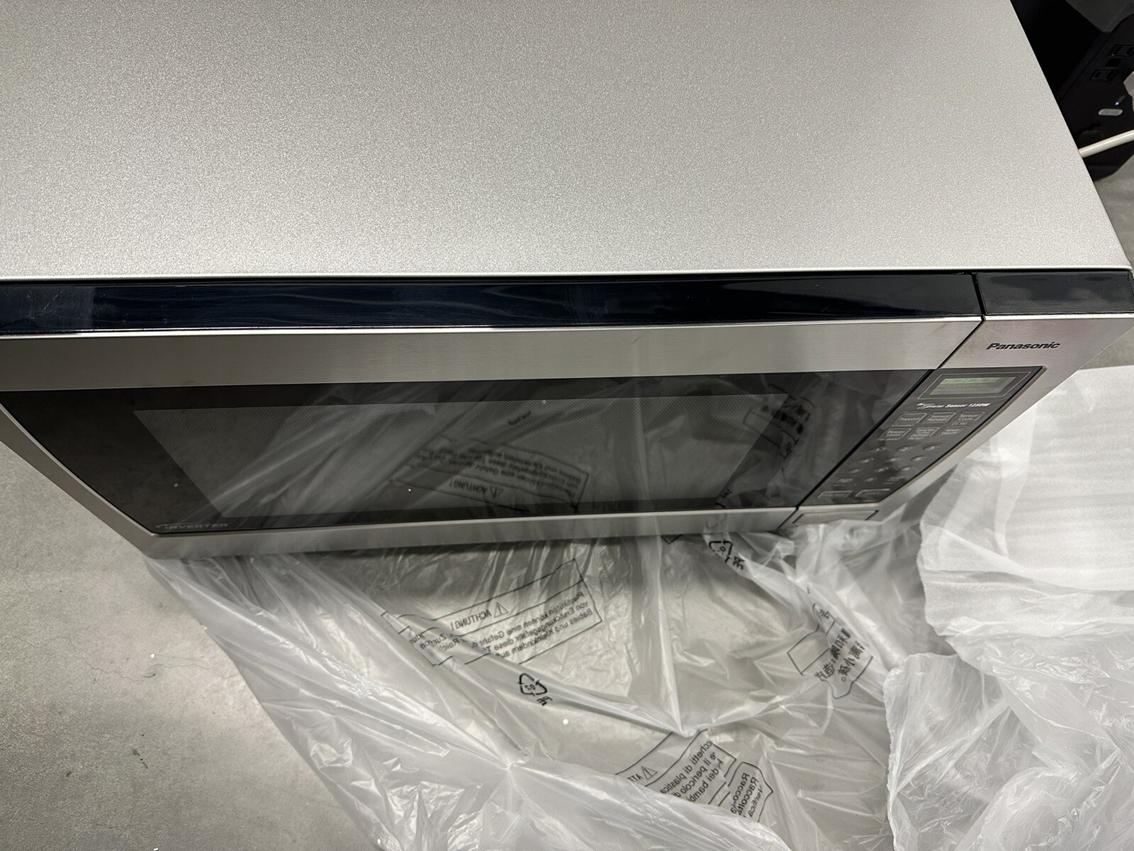 Panasonic Countertop Microwave Oven NNSN966S 2.2 Cu Ft Inverter