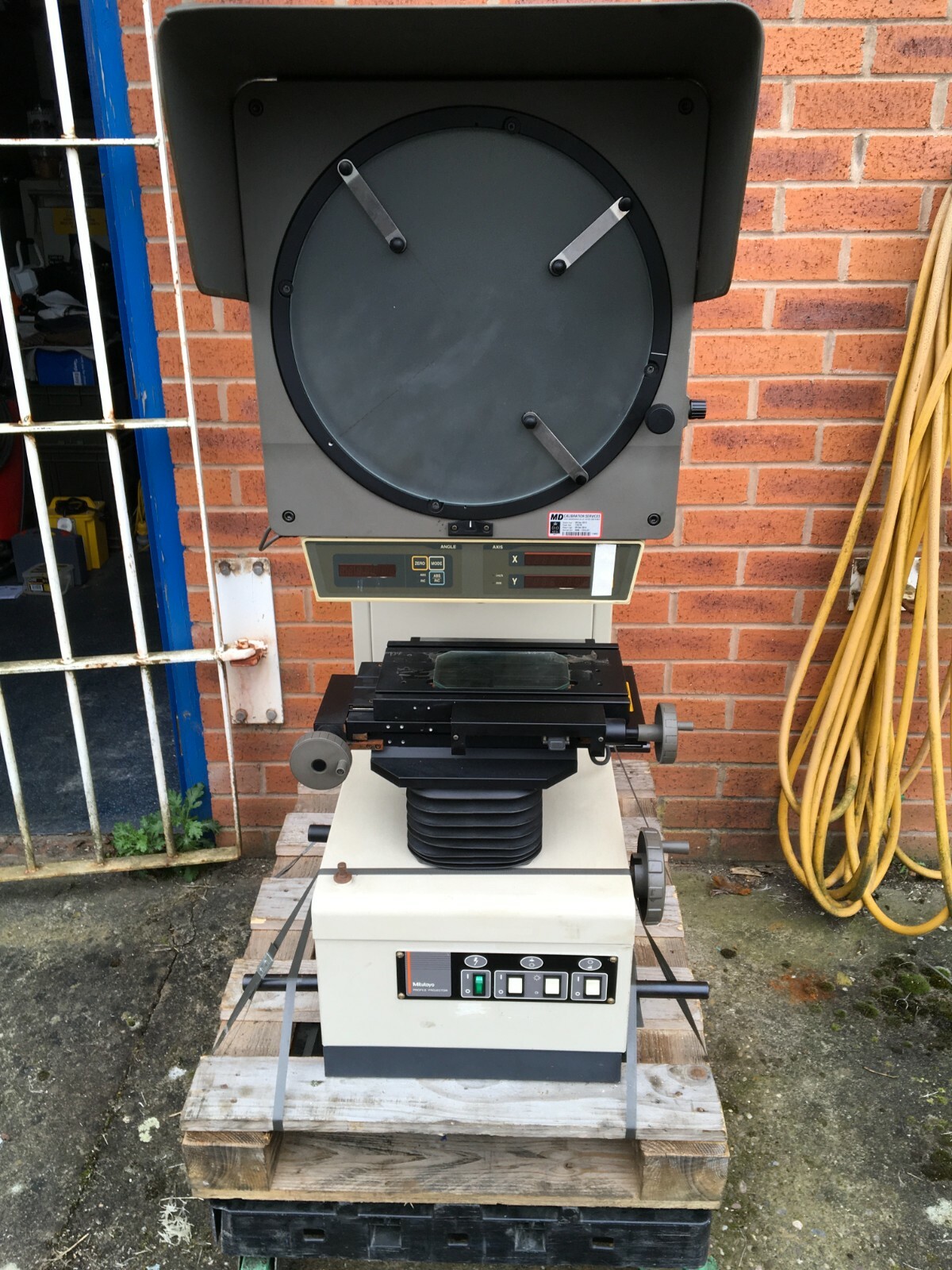 MITUTOYO OPTICAL PROJECTOR (SHADOWGRAPH) PJ3000 | eBay UK