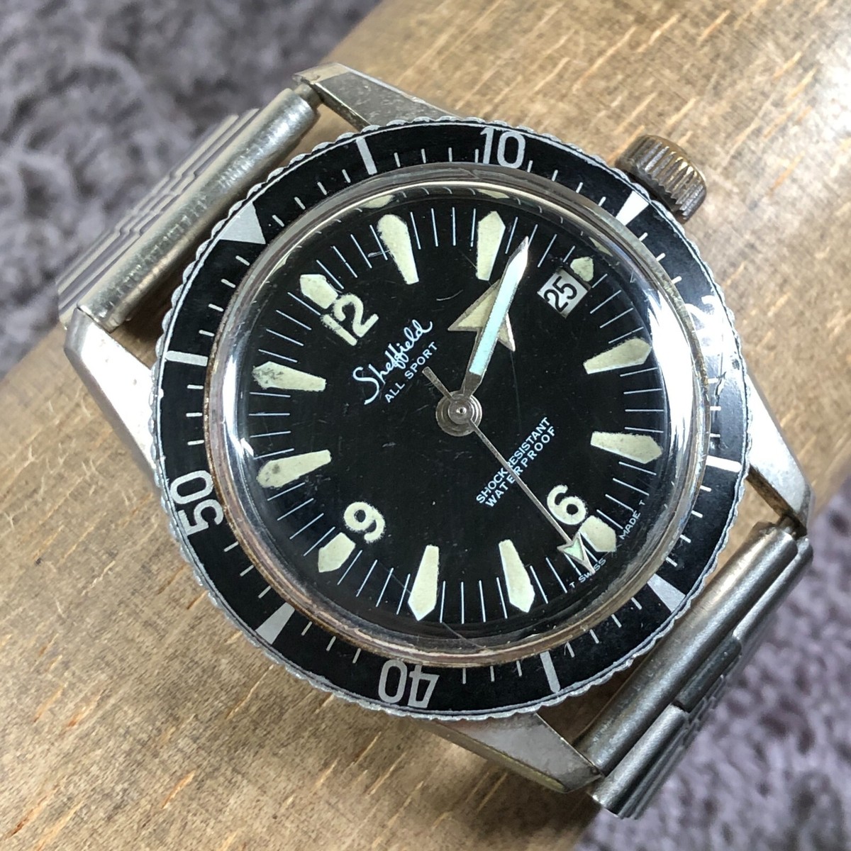 Sheffield Men Date Countdown Bezel Silver Tone 36mm Mechanical