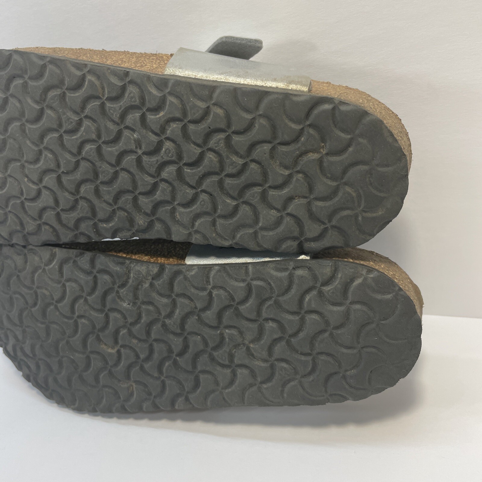 BIRKENSTOCK Gizeh Silver Metallic Thong Sandals Women… Gem