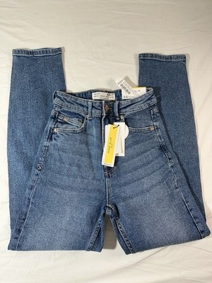 Stradivarius Women's ''Mom Slim'' Light Wash Jeans Size 2