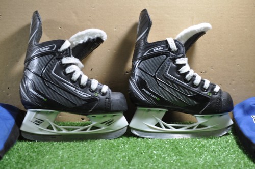 CCM 50K size 9D Y (Shoe size 10.5 USA/26.5 EUR) child hockey ice skates w/bld c