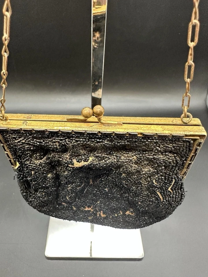 Antiguo Bolso Victoriano Micro Vidrio Cuentas Tono Negro y Dorado Motivo Flor Foto 3 de 4