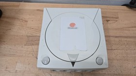 SEGA Dreamcast Console White HKT-3020 Console W/ 2 Controllers & Carrying Case