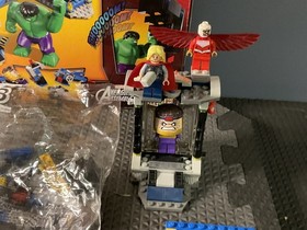 LEGO Marvel Super Heroes Hulk Lab Smash 76018 INCOMPLETE. PLEASE READ DESC. 