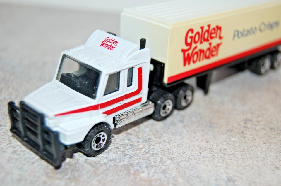 MATCHBOX CONVOY CY-16 SCANIA BOX TRUCK - GOLDEN WONDER POTATO CRISPS - Image 4 of 4