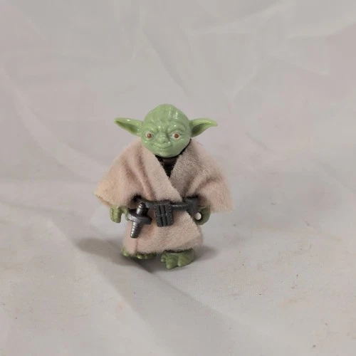 Vintage Star Wars Figure Yoda W Cape And Belt