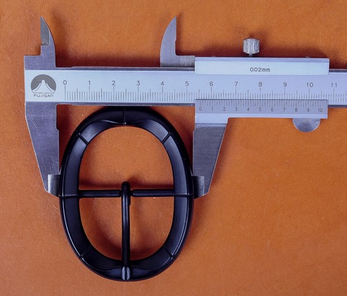SOLID BLACK OVAL PRONG CENTER BAR PIN BELT BUCKLE REPLACEMENT FITS 1-1/2" BELTS - Foto 8 di 10
