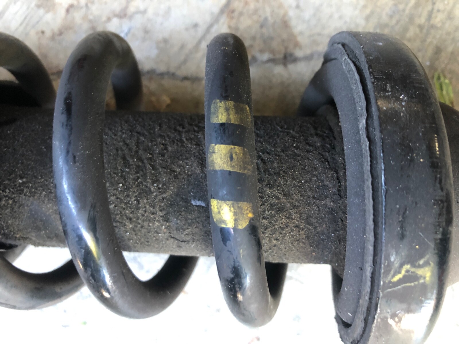 08-15 Audi R8 Rear Left Driver Suspension Strut Shock Absorber 420512020M